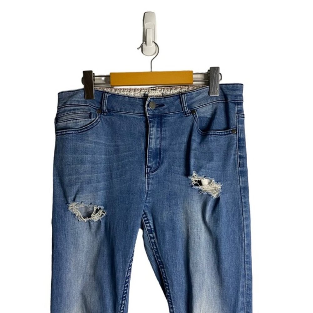 Roxy Women's Light Wash Mid Rise Distressed Denim Jeans - Picture 2 of 7